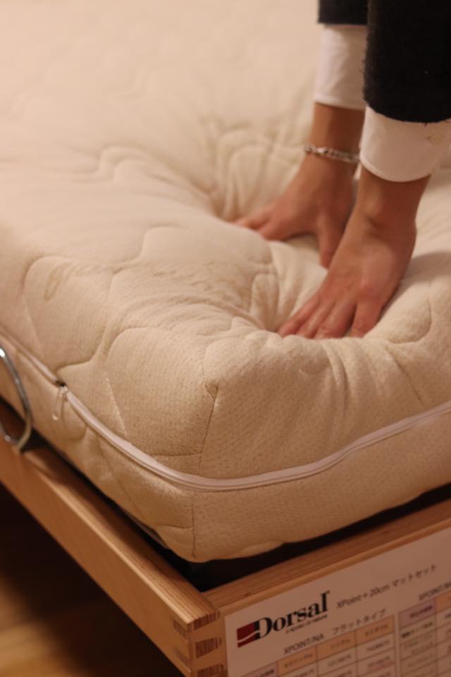首肩腰の悩み不眠の悩みにエックスポイントベッド